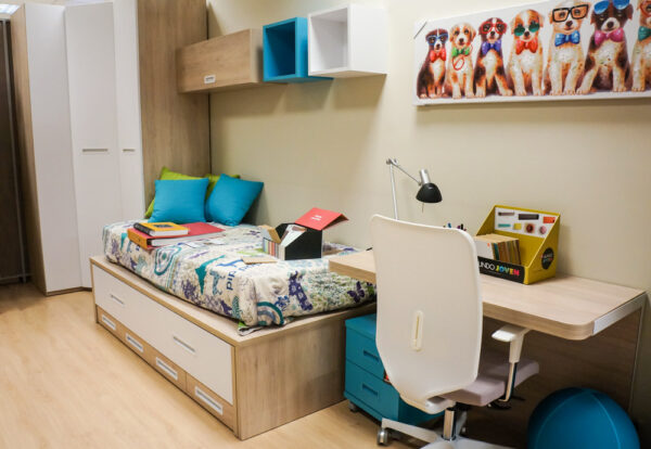 Dormitorio juvenil en madera azul y blanco - Alcon Mobiliario