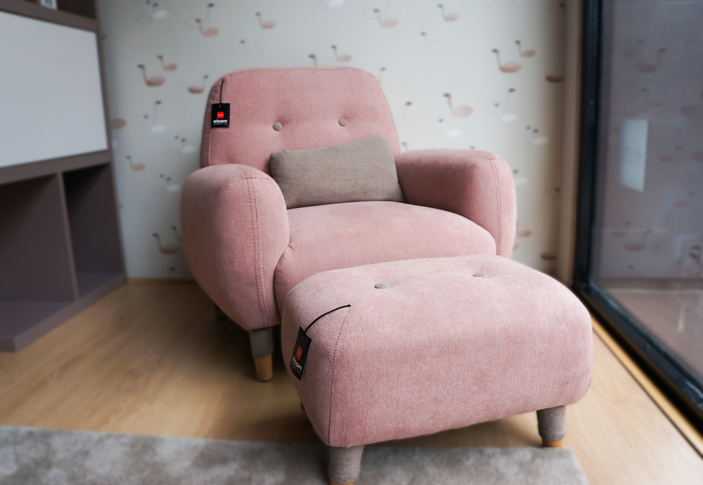 https://www.alconmobiliario.es/wp-content/uploads/2019/08/sillon-infantil-con-reposapies-rosa.jpg