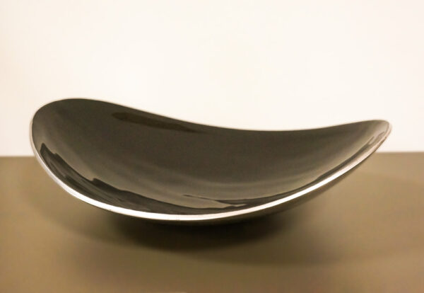 Centro de mesa de cerámica acabado en color negro. Centros de mesa en Alcon Mobiliario